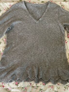 Michael Stars Gray V-Neck Sweater with Scalloped Hem / Ruffle bottom